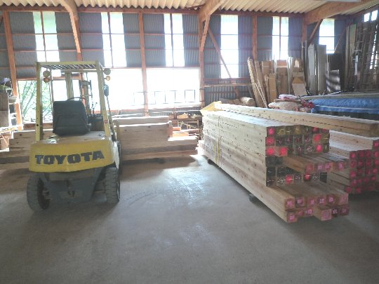 材木搬入