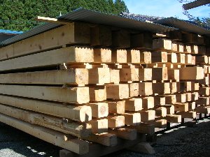 檜の天然桟積み乾燥