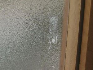 ガラス内結露