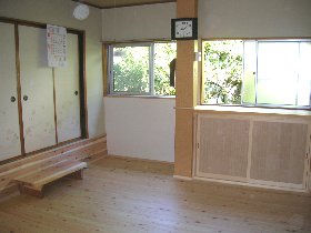 広くなったリビング、そして造りつけの収納戸棚