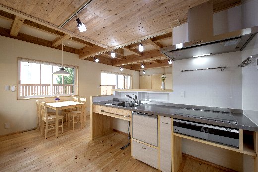 奥様のご希望と使い勝手を充分考慮のオリジナル造作キッチン