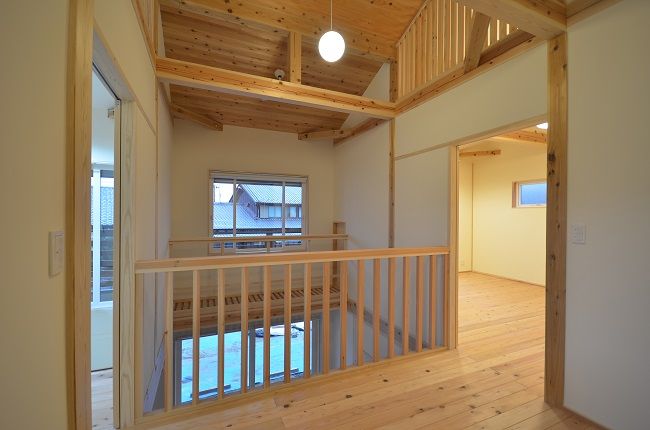 太田市、無垢の吹き抜け