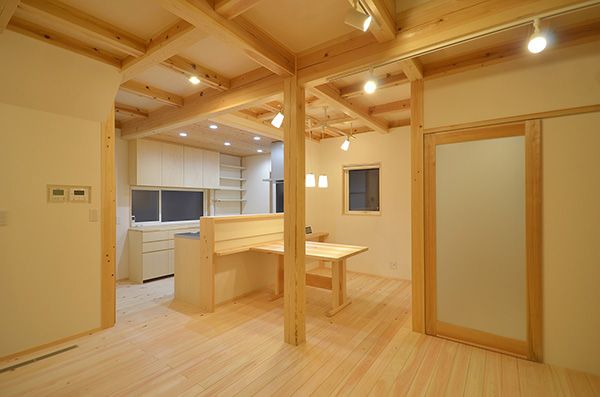 太田市木の家、桧の床板